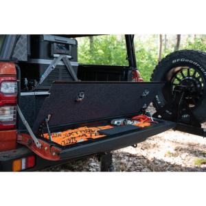 Úložné systémy pro pickupy a vozidla 4x4