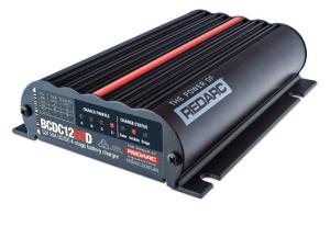 REDARC, 12V 50A DC  nabíječka s integrovaným MPPT regulátorem