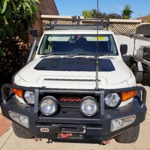 Toyota FJ Cruiser   solární systém na kapotu  105W