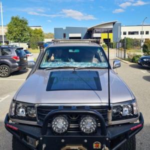 Toyota LC105   solární systém na kapotu  100W