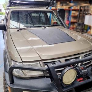NISSAN Patrol GU Y61 bez nasávání v kapotě - solární systém na kapotu 90W